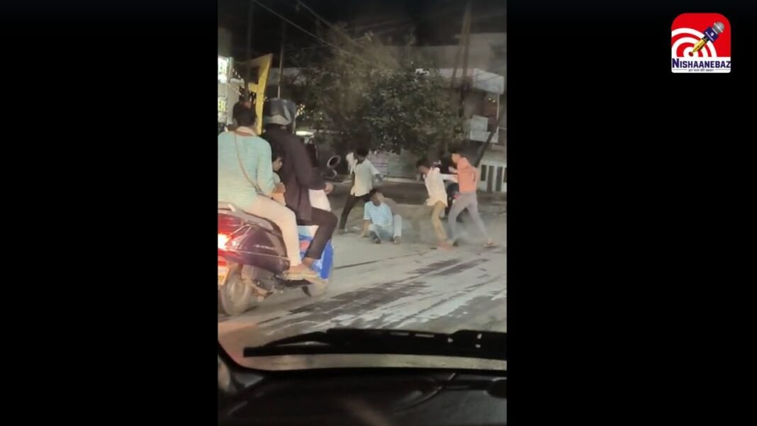 रीवा में गुंडागर्दी! बीच सड़क युवक की बेरहमी से पिटाई, वीडियो वायरल