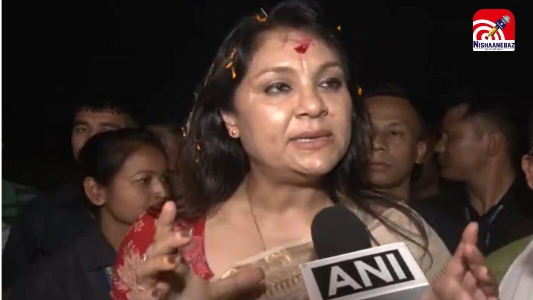 पवन खेड़ा के आरोपों पर बुरी तरह भड़कीं असम CM की पत्नी रिनिकी, बोलीं – ये तो पागल कुत्ते की तरह…