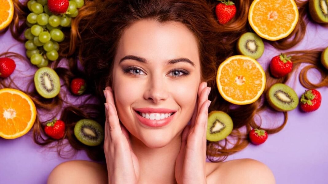 Glowing Skin This Summer: फलों से पाएं प्राकृतिक सुंदरता गर्मियों में ब्यूटी प्रोडक्ट्स को दें बाय-बाय