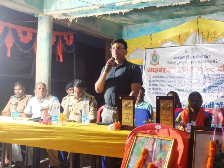 cg news: रायगढ़ के कुरू गांव में नशामुक्ति का बड़ा अभियान एसएसपी शशि मोहन सिंह ने मातृशक्ति की सराहना की