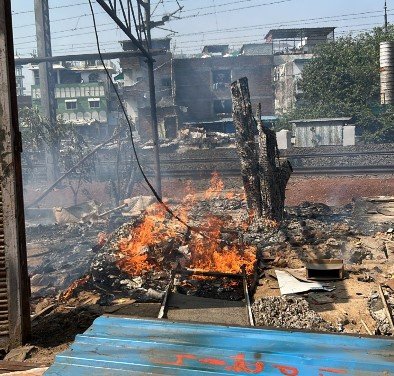 MP NEWS : भोपाल के टिंबर मार्केट में भीषण आग, 20 फीट तक उठीं लपटें