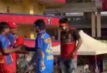 IPL in Raipur : रायपुर में IPL का क्रेज: टूटा पैर, फिर भी दोस्त के कंधे पर बैठकर मैच देखने पहुंचा फैन IPL in Raipur