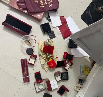 Indore Crime : इंदौर में बड़ी चोरी! घर से 7 लाख का सोना और नकदी लेकर फरार बदमाश, CCTV खंगाल रही पुलिस