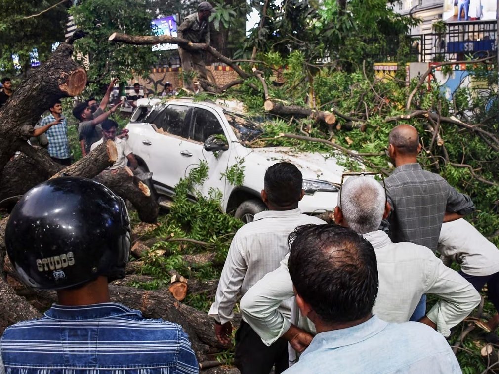 Uttar Pradesh Storm News : यूपी में आंधी-तूफान का कहर: 100 से ज्यादा मौतें, पुतिन समेत कई देशों ने जताया दुख