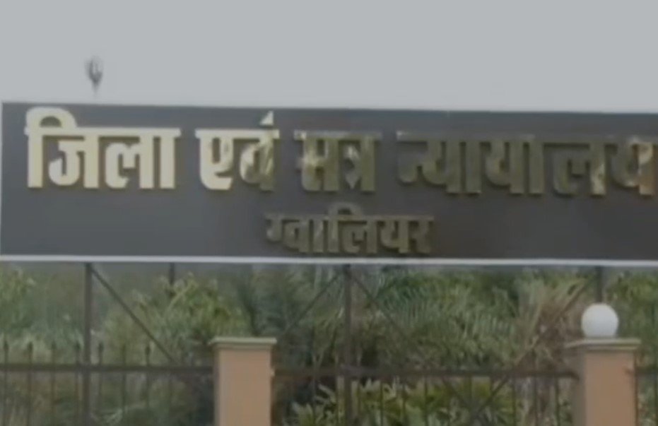 Gwalior News : पुलिस पर ही लूट के आरोप! पूर्व SP समेत 4 पुलिसकर्मियों पर डकैती का केस