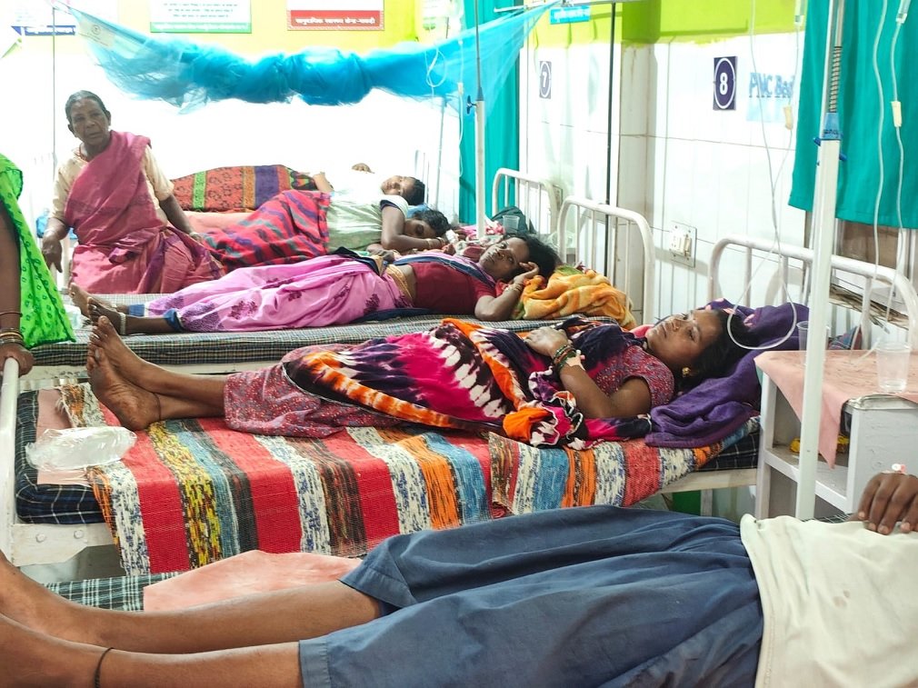 Makdi News : तम्रावंड में जतरा का प्रसाद खाने के बाद 19 लोग बीमार, एक महिला की मौत