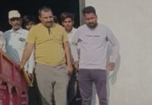 ujjain News :कलेक्टर रौशन कुमार सिंह पहुंचे खरीदी केंद्र, किसानों की सुविधाओं और तौल व्यवस्था का लिया जायजा ujjain News