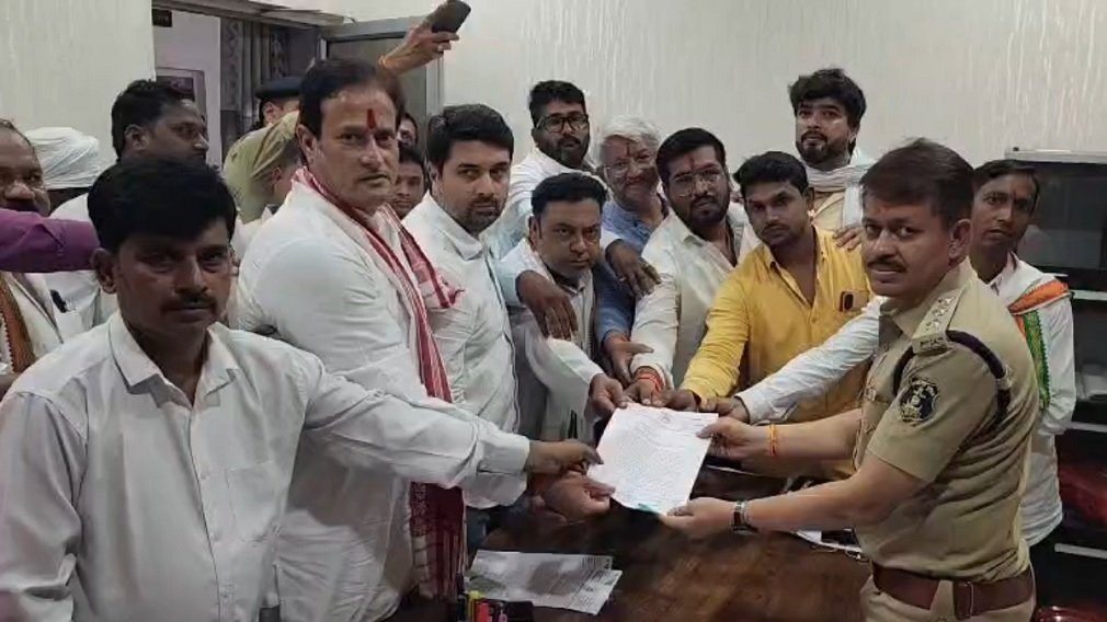 Raipur Illegal Route Opening: रायपुर में एक्सप्रेस-वे पर अवैध रास्ते को लेकर बवाल, विकास उपाध्याय ने PWD अधिकारियों पर FIR की मांग उठाई