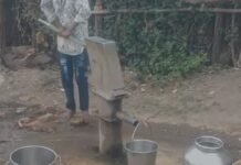 Dewas News :ग्राम पंचायत डाबरी बुजुर्ग के भैरूपुरा में पानी की किल्लत, ग्रामीण व महिलाएं परेशान, खराब टंकी और एक हैंडपंप के सहारे गांव, सूखे कुओं से बढ़ी ग्रामीणों की परेशानी Dewas News