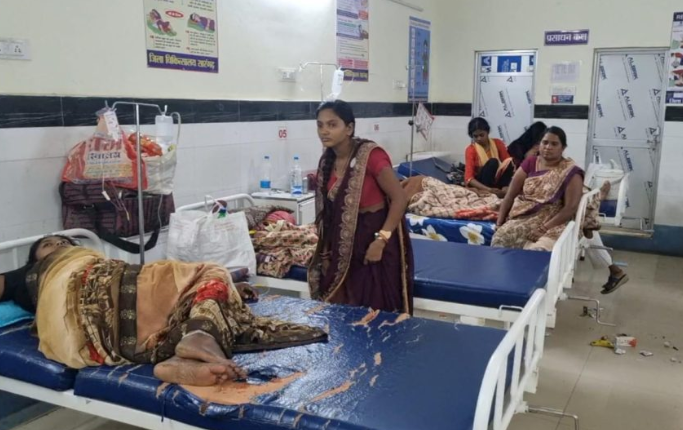 Golgappa Food Poisoning : गुपचुप बना जहर! ठेले पर चाट खाने के बाद 25 लोग बीमार, अस्पताल में मचा हड़कंप