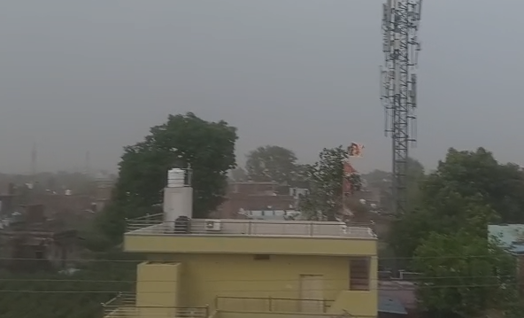 MP NEWS: ग्वालियर में बदला मौसम का मिजाज, तेज आंधी और बूंदाबांदी से लोगों को गर्मी से राहत