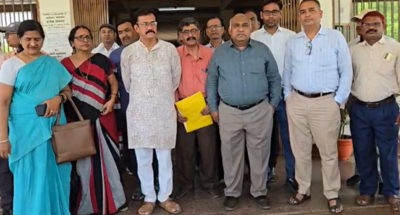 Principal suspended : शिक्षा विभाग में बवाल : 8 प्राचार्यों के निलंबन पर घिरा प्रशासन, फैसले के बाद बढ़ा विरोध प्रशासन की कार्रवाई पर उठे सवाल, अधिकारी बोले- “नो कमेंट”