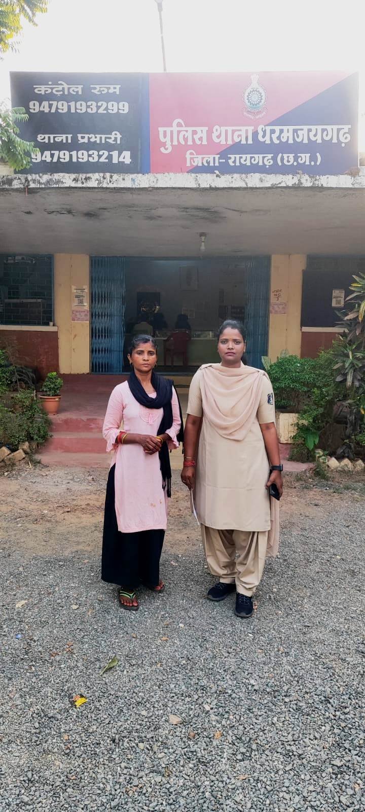 CG Crime: धरमजयगढ़ में मोबाइल दुकान चोरी का पर्दाफाश, महिला समेत तीन आरोपी गिरफ्तार