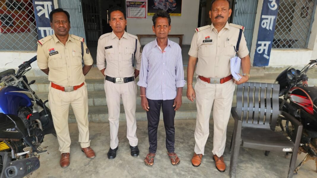 CG NEWS: “ऑपरेशन तलाश” में लैलूंगा पुलिस को बड़ी सफलता, आत्महत्या के लिए उकसाने वाला 6 साल से फरार आरोपी गिरफ्तार