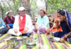 CG NEWS: सीएम ने मजदूरों संग जमीन पर बैठकर खाया ‘बोरे-बासी’, पहाड़ी इलाकों में पानी की समस्या पर जताई चिंता