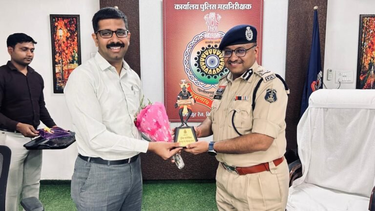 CG NEWS: केन्द्रीय प्रतिनियुक्ति पर स्थानांतरित एसपी आंजनेय वार्ष्णेय को बिलासपुर रेंज में दी गई भावभीनी विदाई