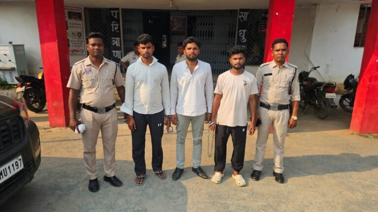 CG CRIME: स्कॉर्पियो में आए बदमाश, घर से उठाकर ले गए युवक: रायगढ़ पुलिस ने 24 घंटे में झारखंड से कराया रेस्क्यू, तीन आरोपी गिरफ्तार