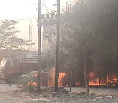 Indore Factory Blast : इंदौर की पटाखा फैक्ट्री में भीषण आग, धमाकों से दहला इलाका; कई मजदूर घायल