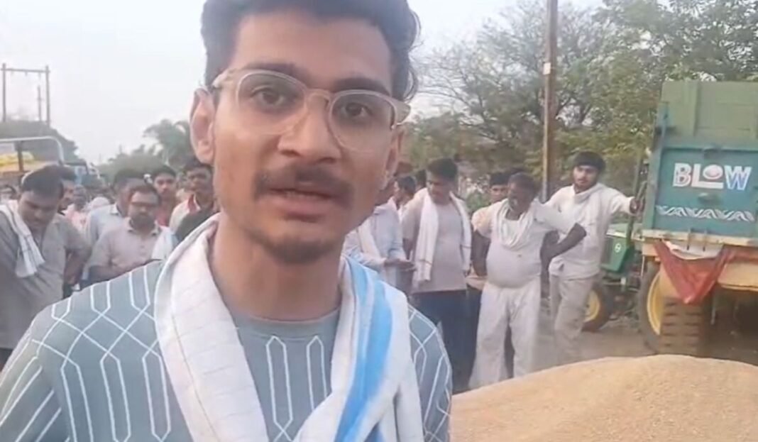 Harda Farmer Protest: टिमरनी-पोखरनी मार्ग पर किसान के हंगामे से लगा जाम, प्रशासन की कार्यप्रणाली पर उठे बड़े सवाल पढ़िए पूरी खबर…