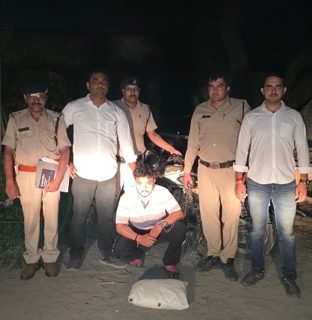 MP NEWS: इंदौर में छात्रों को गांजा सप्लाई करने वाला आरोपी गिरफ्तार, 1 किलो से ज्यादा गांजा जब्त