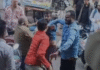 MP NEWS: इंदौर सराफा बाजार में दबंगई का लाइव वीडियो: दलालों के दो गुटों में जमकर मारपीट, बीच बाजार चले लात-घूंसे