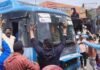 indore-mahu-naka-bjp-police-clash: इंदौर में पुलिस Vs बीजेपी कार्यकर्ता: सड़क पर हंगामा, ट्रैफिक थमा, 2 पुलिसकर्मी सस्पेंड