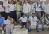 `rewa-panchayat-workers-protest: कलेक्टर-CEO के खिलाफ पंचायत अमले की बगावत! जनपद कार्यालय में जड़ा ताला, अनिश्चितकालीन हड़ताल शुरू