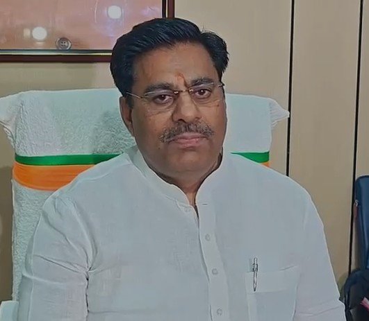 metro-route-controversy: कब्रिस्तान के नीचे से मेट्रो पर गरमाई सियासत, BJP विधायक बोले- “विरोध से नहीं बदलेगा रूट”