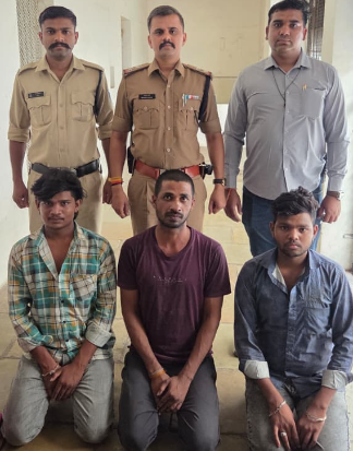 indore-55kg-parcel-attack: इंदौर में सफाईकर्मी पर फेंका 55 किलो का पार्सल, CCTV से खुला ‘हंस चाल’ बस स्टाफ का खेल