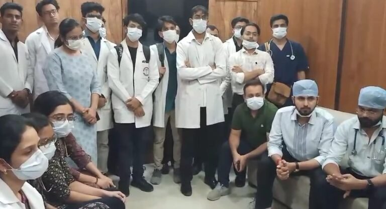 विदिशा मेडिकल कॉलेज में नवजात की मौत पर हंगामा, डॉक्टर से मारपीट के बाद जूनियर डॉक्टर थाने पहुंचे