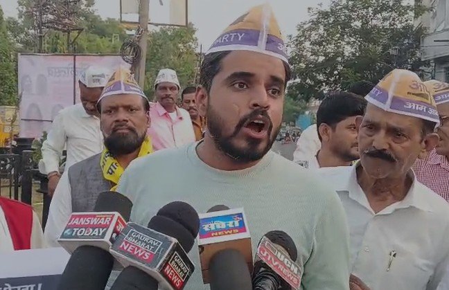 जबलपुर में NEET पेपर लीक मामले को लेकर AAP का प्रदर्शन, शिक्षा मंत्री से इस्तीफे की मांग