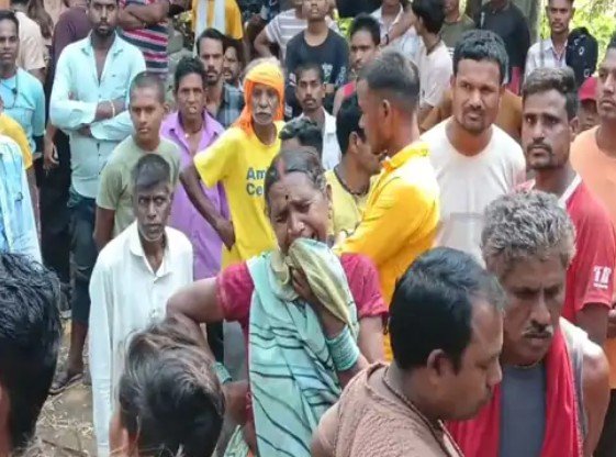 Breking-janjgir-family-4-murder: जांजगीर में खौफनाक हत्याकांड! सोते समय एक ही परिवार के 4 लोगों का कत्ल, खाट पर मिलीं खून से सनी लाशें