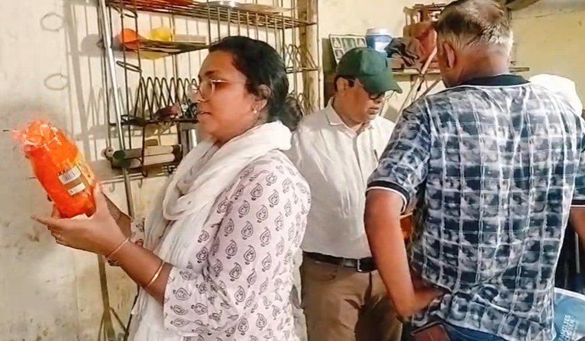 इंदौर में मैंगो शेक सेंटरों पर बड़ी कार्रवाई, कई प्रतिष्ठान बंद जाने पूरी खबर…