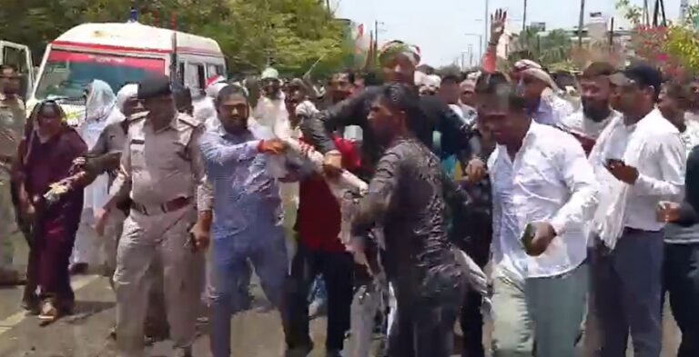 किसानों की समस्याओं को लेकर रतलाम कांग्रेस ने किया पुतला दहन…