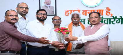 CG Teachers Meet CM: मुख्यमंत्री से मिले सहायक और समग्र शिक्षक, वेतन विसंगति समेत लंबित मांगों के निराकरण की उठाई मांग