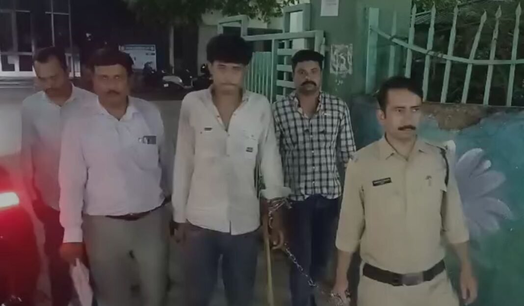 Bhopal Crime News: जन्मदिन के दिन ही पुलिस के हत्थे चढ़ा इनामी बदमाश, गौतम नगर पुलिस ने निकाला जुलूस