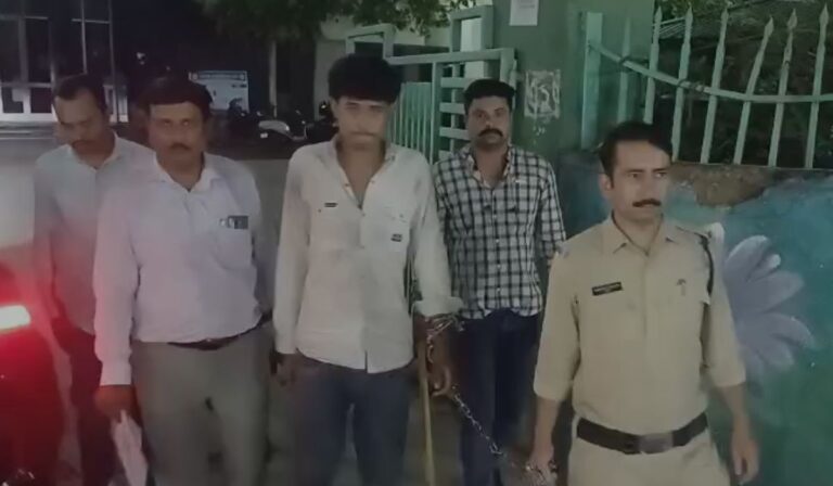 Bhopal Crime News: जन्मदिन के दिन ही पुलिस के हत्थे चढ़ा इनामी बदमाश, गौतम नगर पुलिस ने निकाला जुलूस