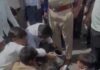 Indore Water Crisis: पानी संकट पर फूटा जनाक्रोश सड़क पर उतरे कांग्रेस पार्षद, अधिकारियों के पैरों में गिरकर मांगा पानी