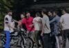 Indore Road Rage: रॉन्ग साइड बाइक टकराने के बाद सड़क पर बवाल, रेसकोर्स रोड का मारपीट वीडियो वायरल; जांच में जुटी पुलिस