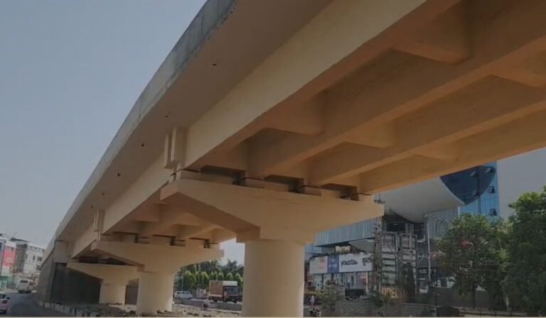 Indore PWD Bridge: 25 करोड़ के रेती मंडी ब्रिज में बड़ा खुलासा निर्माण के अंतिम चरण में सामने आई भारी चूक, दो पिलर जोड़ने के लिए फिर शुरू हुआ काम