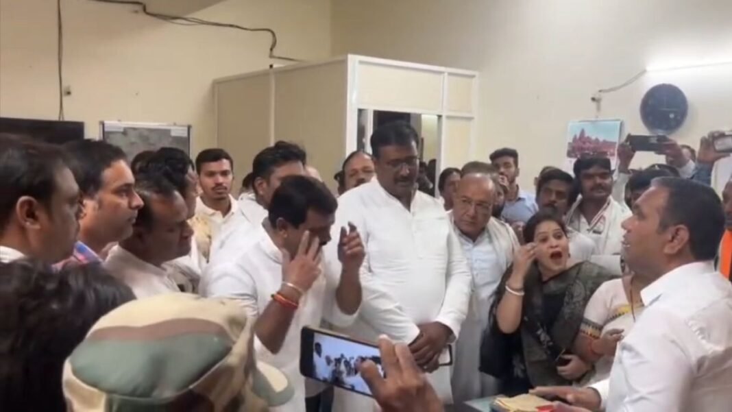 Indore Municipal Corporation : इंदौर नगर निगम में हंगामा; पानी की किल्लत पर नेता प्रतिपक्ष और अपर आयुक्त के बीच जमकर बहस