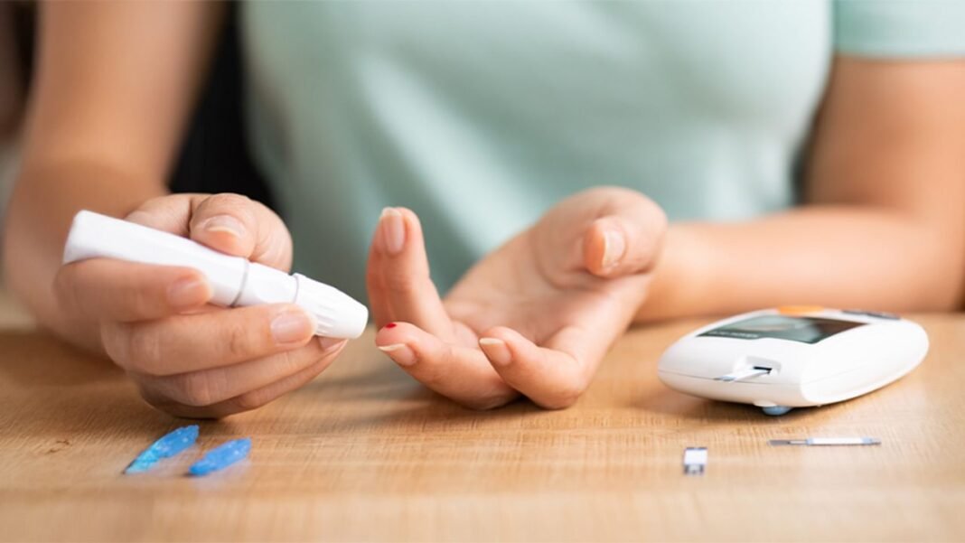 Healthy Lifestyle: डायबिटीज से बचना है तो चाय नहीं, पूरी लाइफस्टाइल बदलें; एंडोक्राइनोलॉजिस्ट ने दिए 5 सबसे कारगर हेल्थ टिप्स