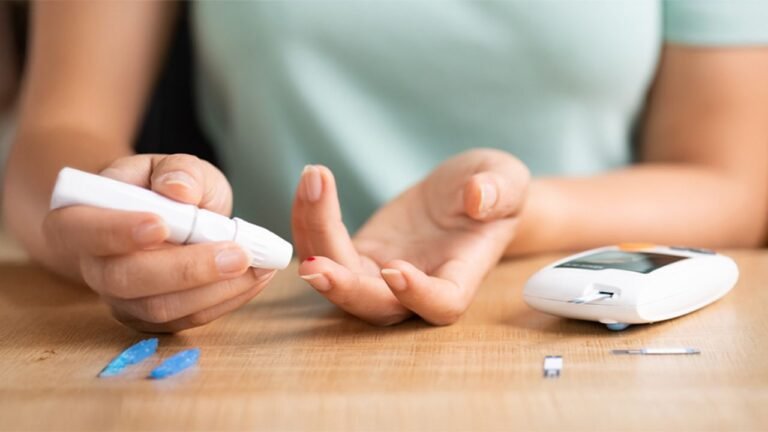 Healthy Lifestyle: डायबिटीज से बचना है तो चाय नहीं, पूरी लाइफस्टाइल बदलें; एंडोक्राइनोलॉजिस्ट ने दिए 5 सबसे कारगर हेल्थ टिप्स