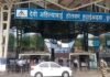 Indore Airport Theft : इंदौर एयरपोर्ट पर सुरक्षा में सेंध: एयर इंडिया की फ्लाइट से उतरे यात्री का सूटकेस मिला खुला, घड़ी और परफ्यूम चोरी