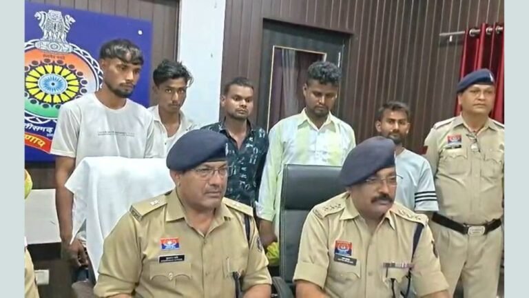 Durg Police Success : दुर्ग: सूने मकानों में चोरी करने वाले गिरोह का खुलासा; मुख्य आरोपी सहित सात गिरफ्तार, जेवरात बरामद