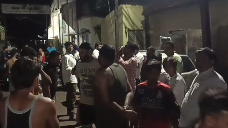 Power failure in Ambikapur: अंबिकापुर में बिजली संकट पर फूटा गुस्सा: भीषण गर्मी के बीच 3 घंटे तक छाया रहा अंधेरा, आधी रात को दफ्तर घेरा
