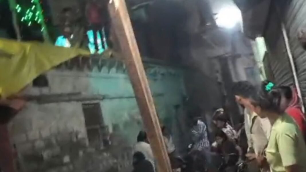 Reva Neighborhood Dispute Violence: रीवा में बच्चों का विवाद बना खूनी संघर्ष, दो परिवारों में जमकर चले लाठी-डंडे