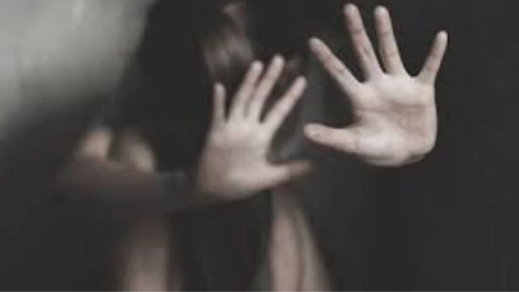 Ambikapur Crime Horror: मासूम की आपबीती सुन कांप उठी मां की रूह: थाने पहुंचकर सगे पति के खिलाफ दर्ज कराई एफआईआर