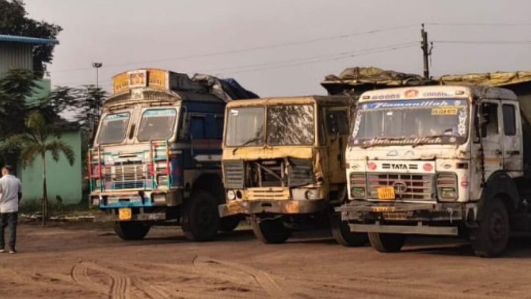 Raigarh Mining Department: कलेक्टर के निर्देश पर बड़ी कार्रवाई: घरघोड़ा, धरमजयगढ़, छाल और खरसिया में आक्रामक चेकिंग; थानों में सीज किए गए हाइवा और ट्रेलर