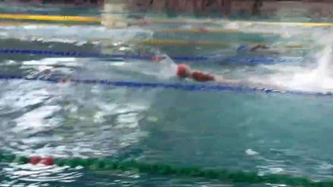 Khandwa Swimming Trial: खंडवा में जिला स्तरीय तैराकी ट्रायल: 35 से अधिक नन्हे तैराकों ने फ्री स्टाइल और बटरफ्लाई विधाओं में दिखाया दम; रीवा का टिकट पाने की होड़